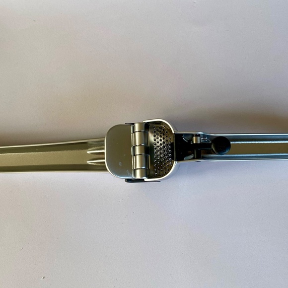 Dreamfarm Garlic Press - Picture 3 of 4